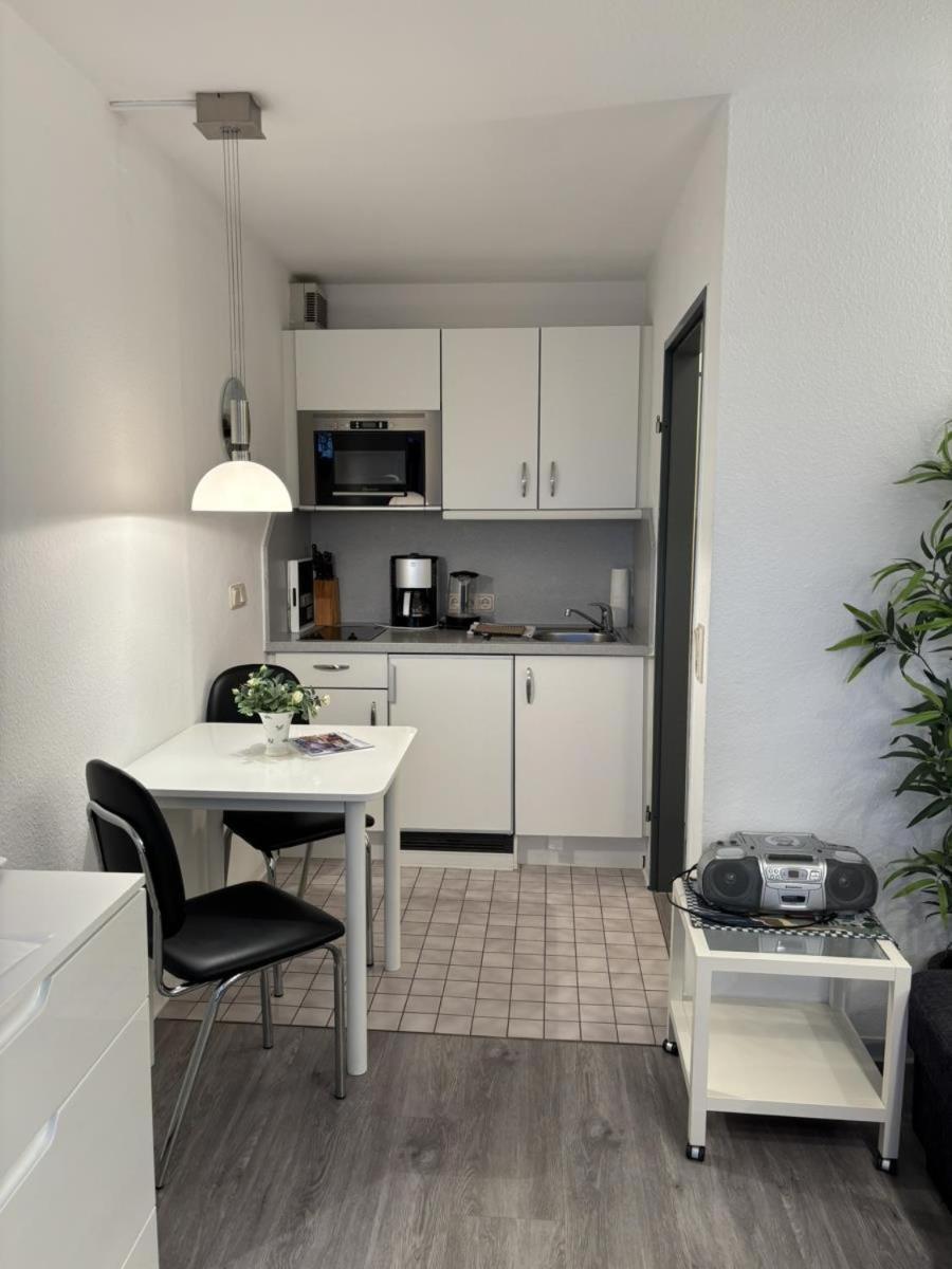 Haus Pavillon, 13 *